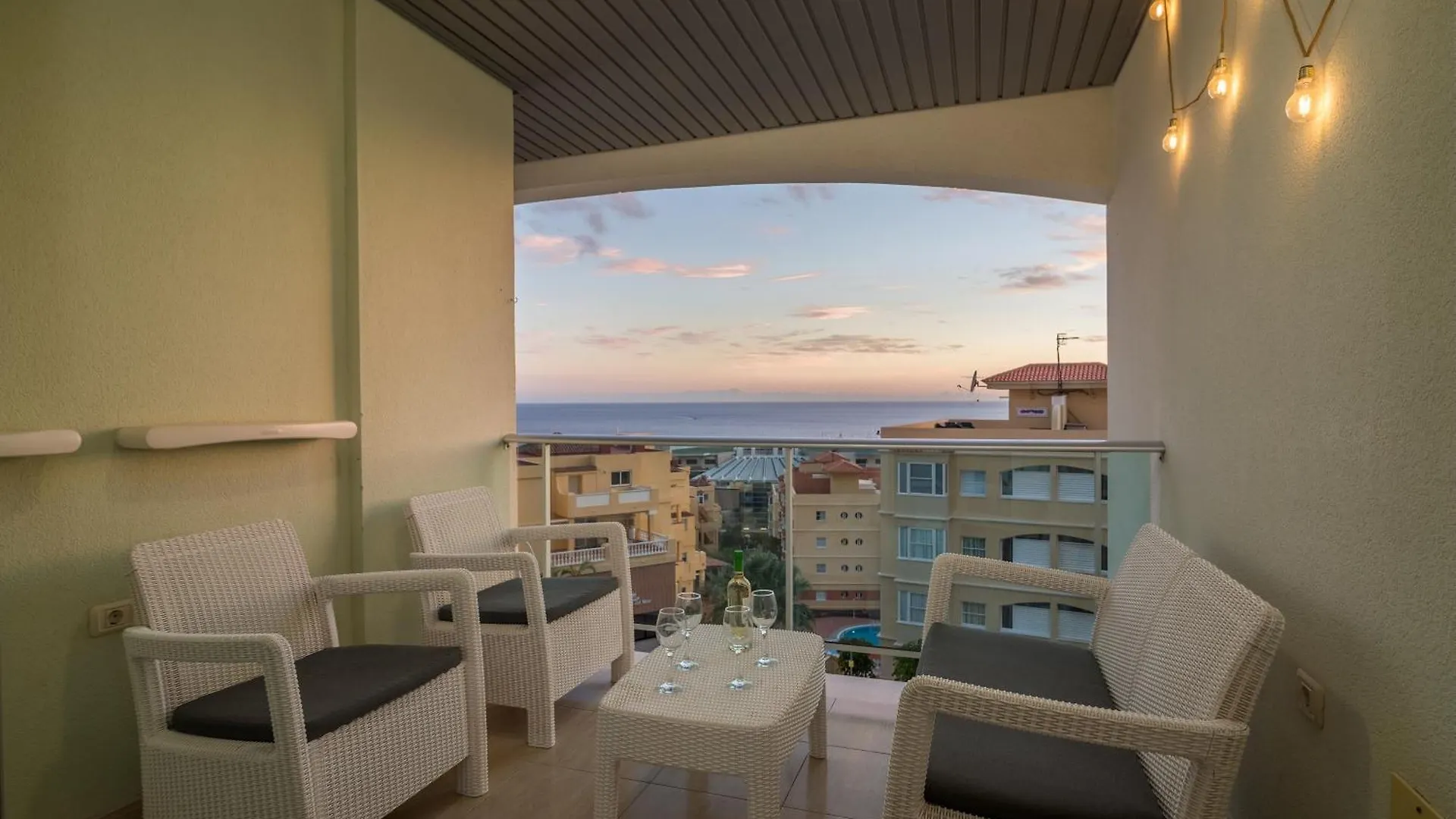 Sunny Ocean View Apartment - Pool, Fibre Net San Miguel de Abona